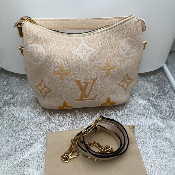 Louis Vuitton Marshmallow By the Pool shoulder Bag Beige Leather M45698 - Picture 1 of 13